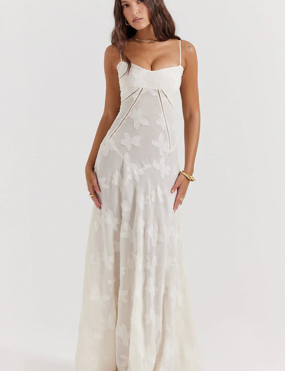 Zauberhaftes_Maxikleid_mit_Vintage-Spitze_und_Blumenmuster_0.jpg