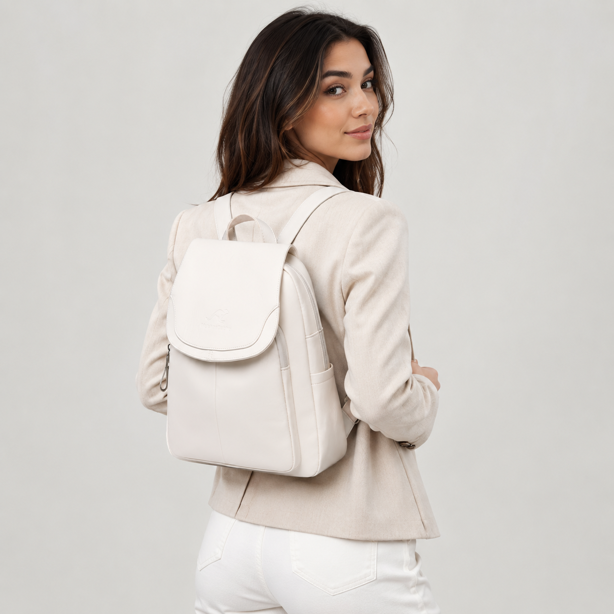 backpack_white.png