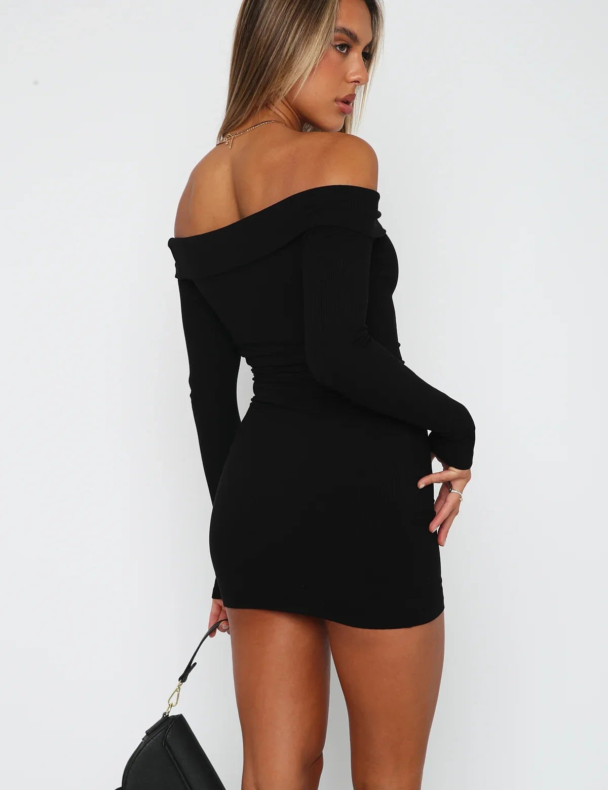 black-4_d1db1fd6-36f9-499a-884b-3d4ea184a433.jpg